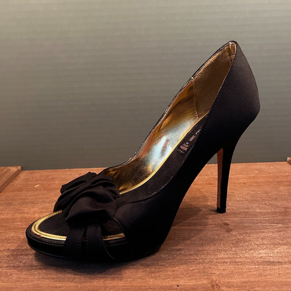 Steve Madden Womens Black Bow Slip On 4.5" Stiletto Heels Size 8M